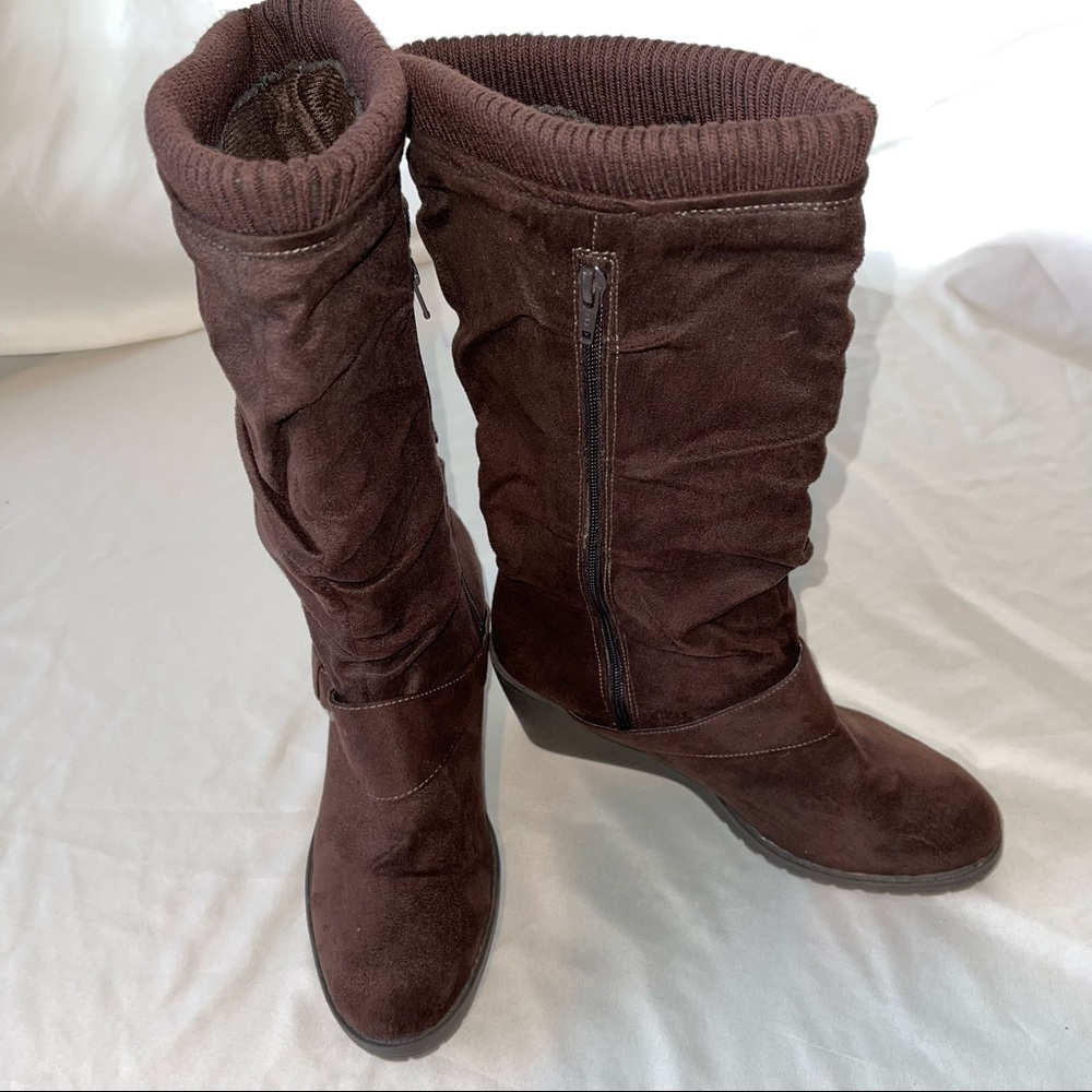 MUDD  boots   size 10